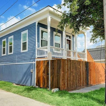 Renovated Beach Bungalow! Galveston Exterior photo
